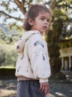 Knitted sweater with a blend of natural and recycled fibers Knitted sweater with a blend of natural and recycled fibers