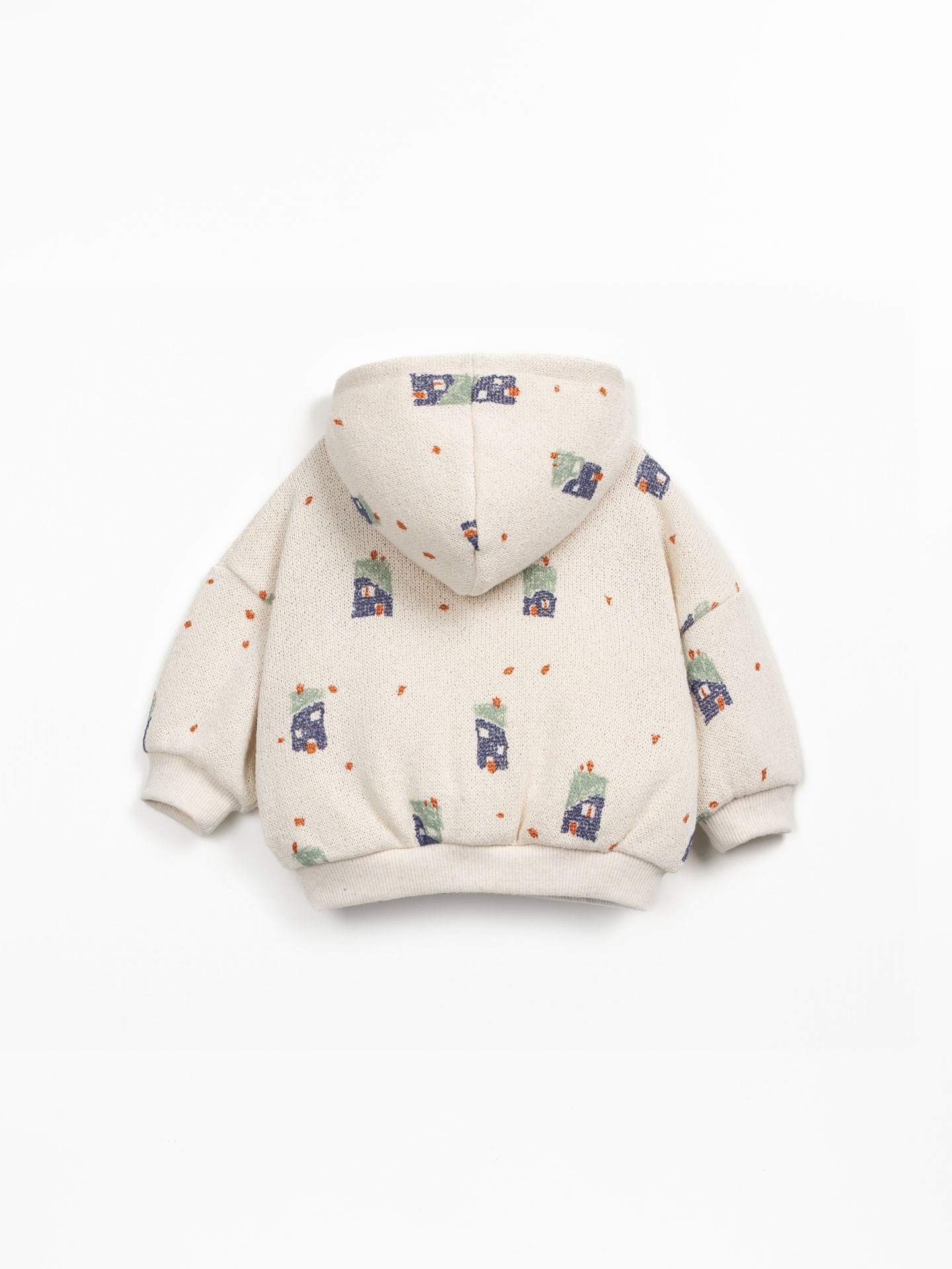 Knitted sweater with a blend of natural and recycled fibers