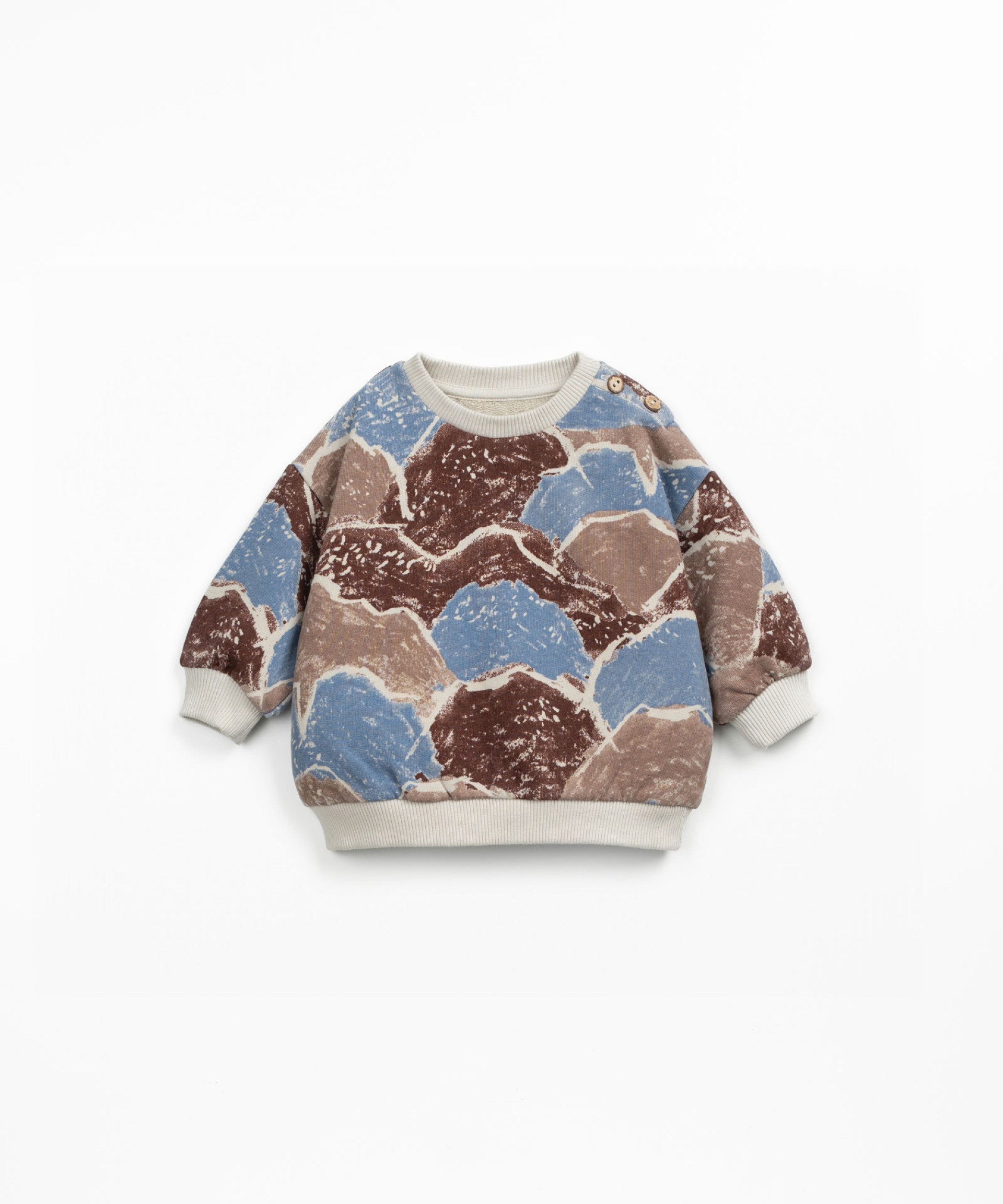 Knitted sweater with a blend of natural fibers