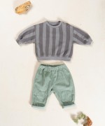 Knitted sweater with a blend of natural fibers