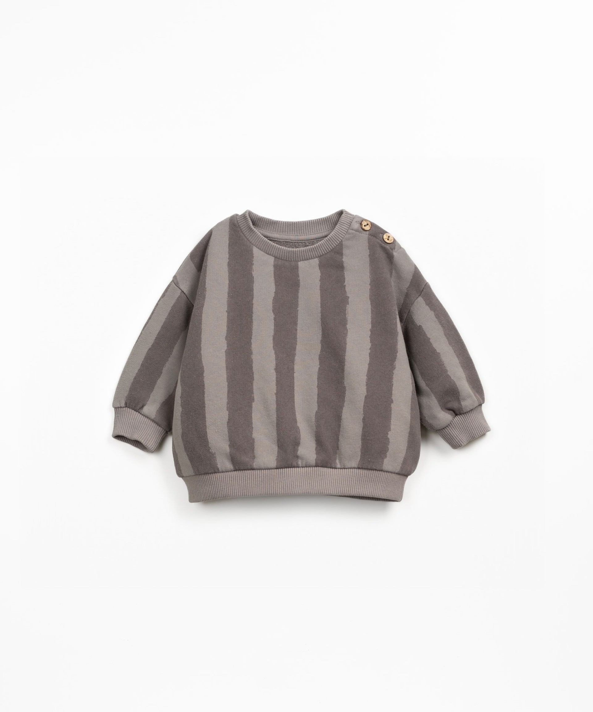 Knitted sweater with a blend of natural fibers