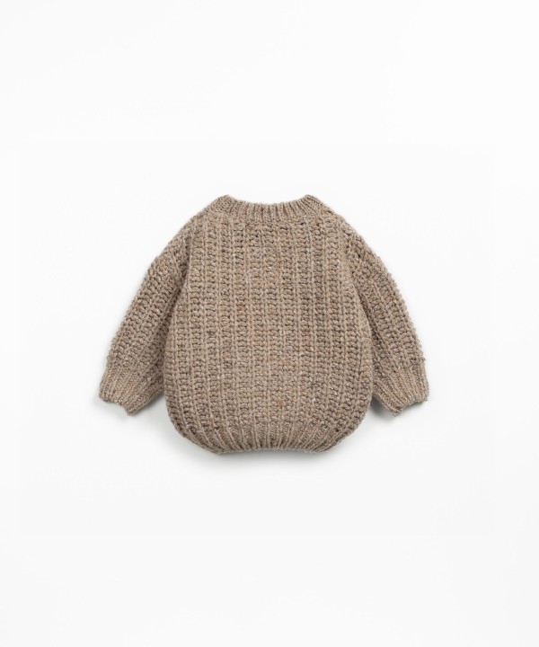Knitted sweater with recycled fibers