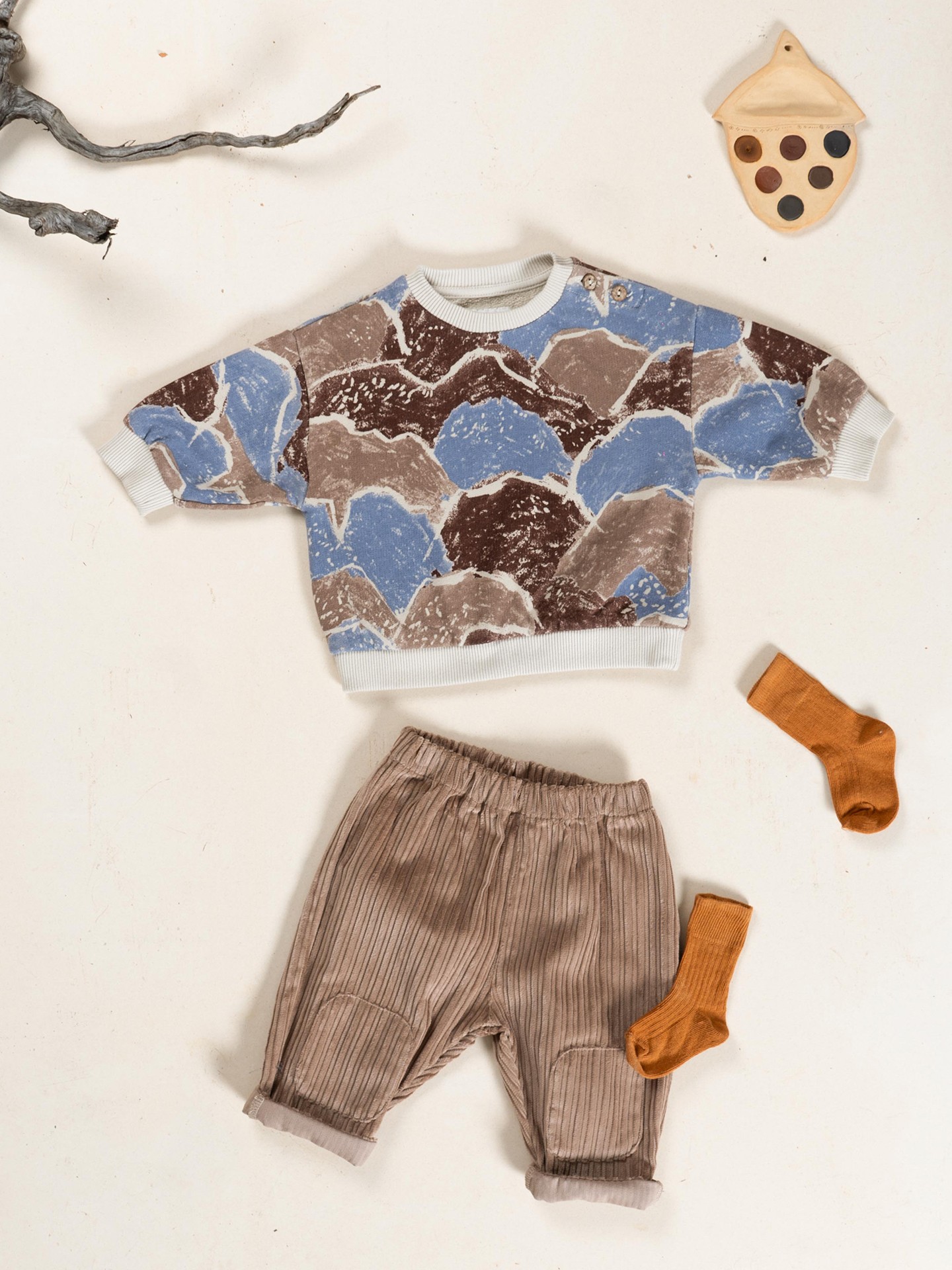 Sweater with mountain print