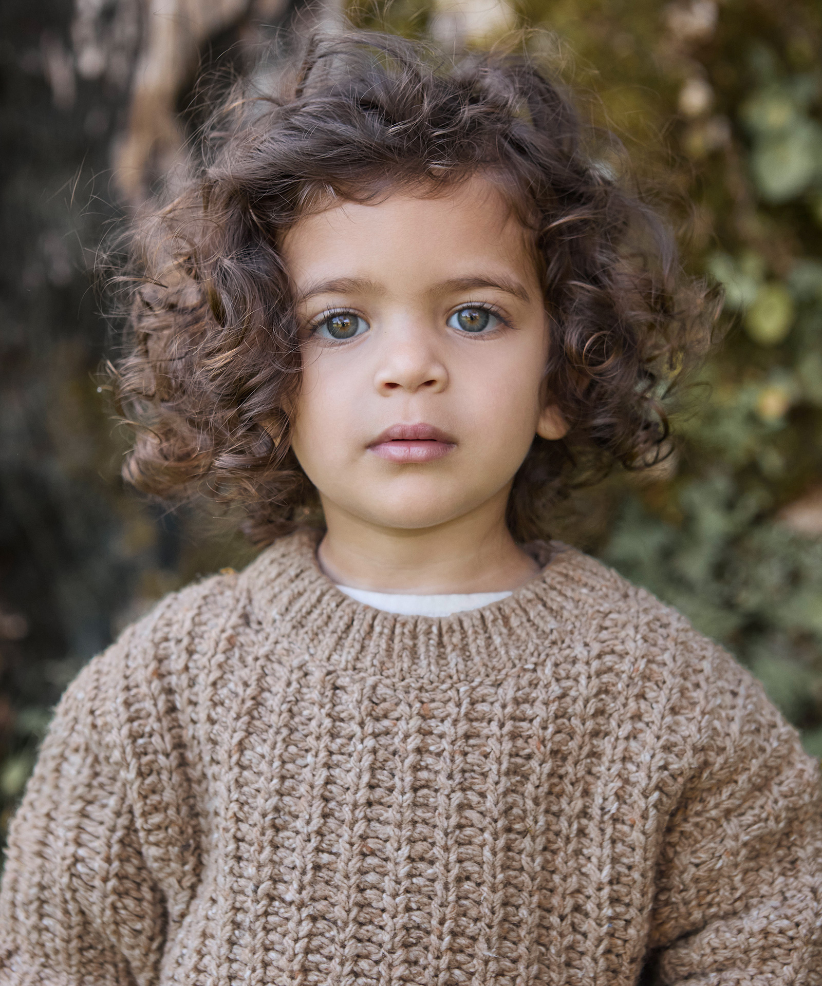 Knitted sweater with recycled fibers
