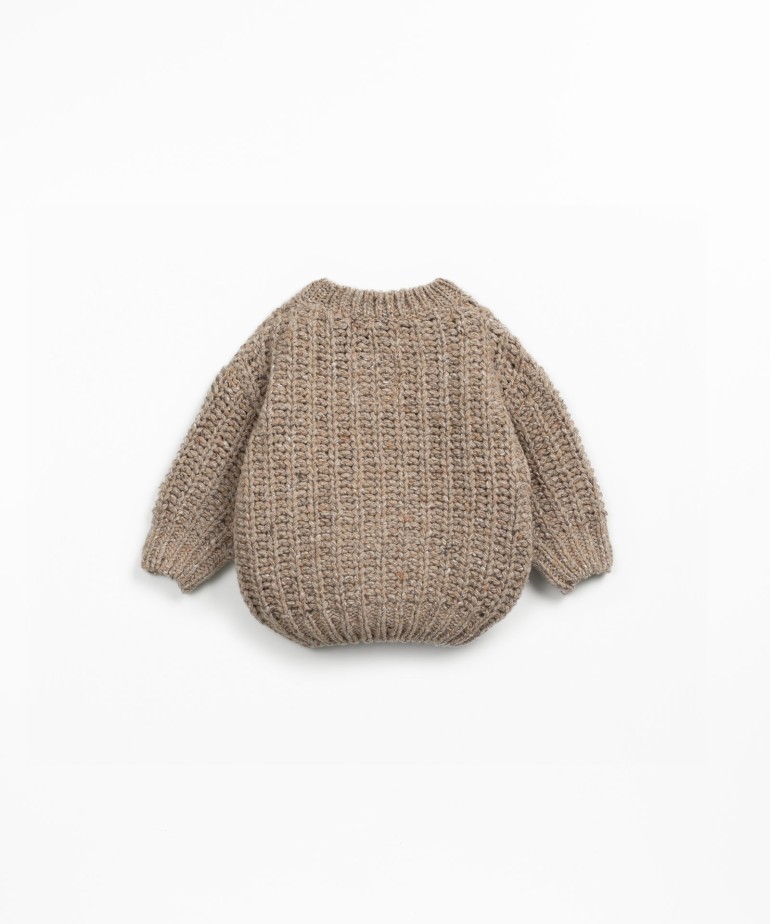 Knitted sweater with recycled fibers