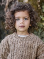 Knitted sweater with recycled fibers