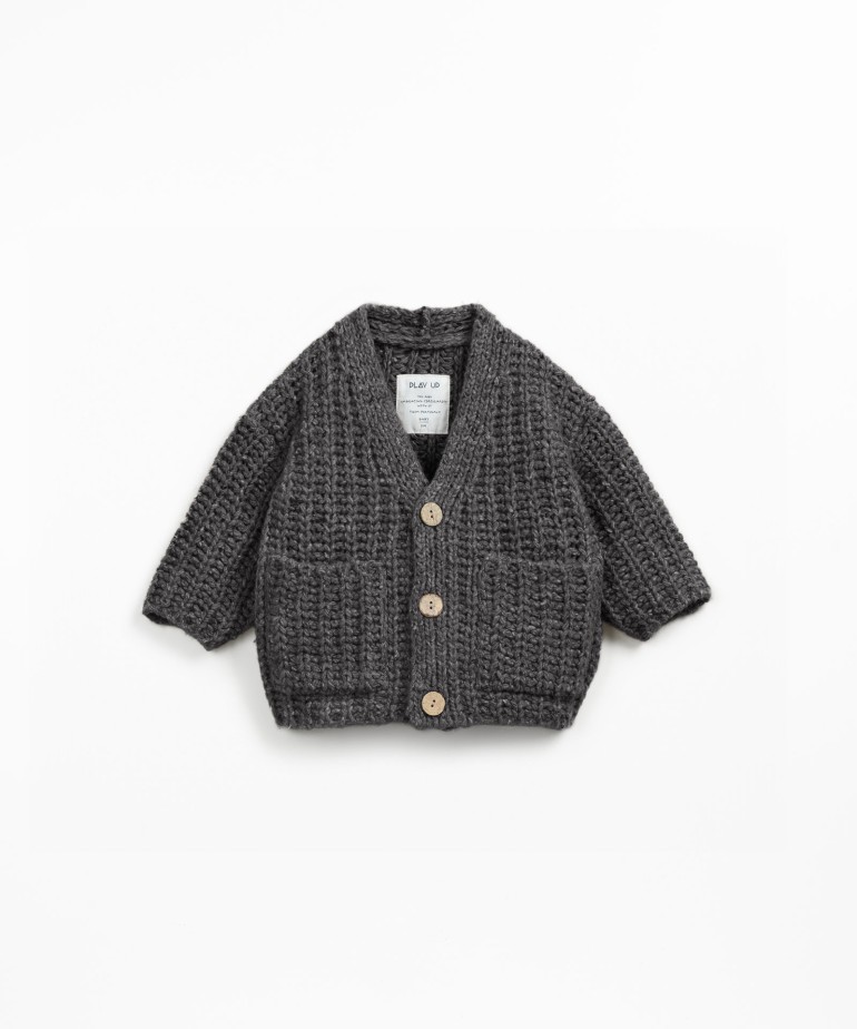 Knitted jacket with recycled wool and wool blend