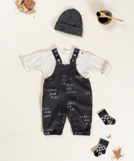 Jumpsuit in corduroy fabric.