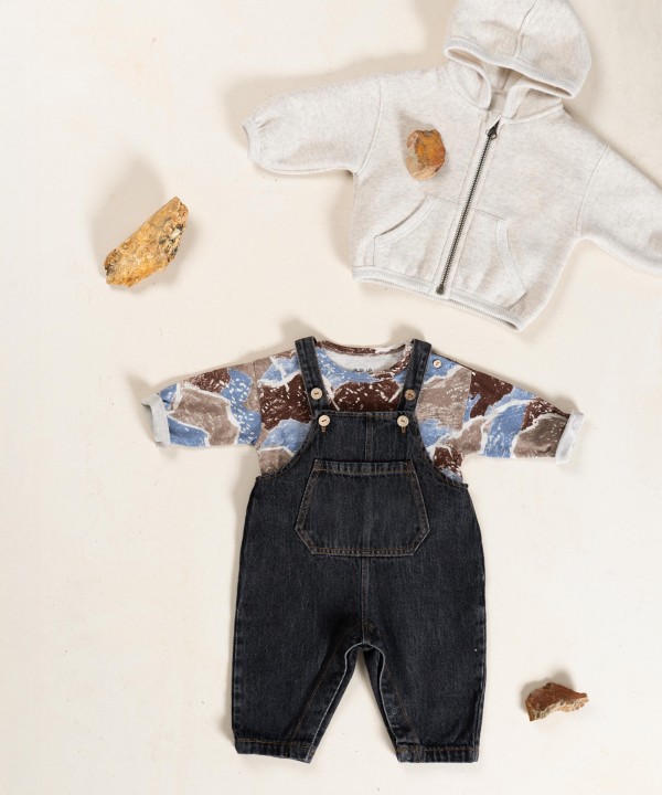 Denim dungarees with front pocket