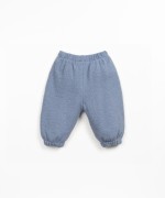Pantalones de punto con detalle de refuerzo en la rodilla