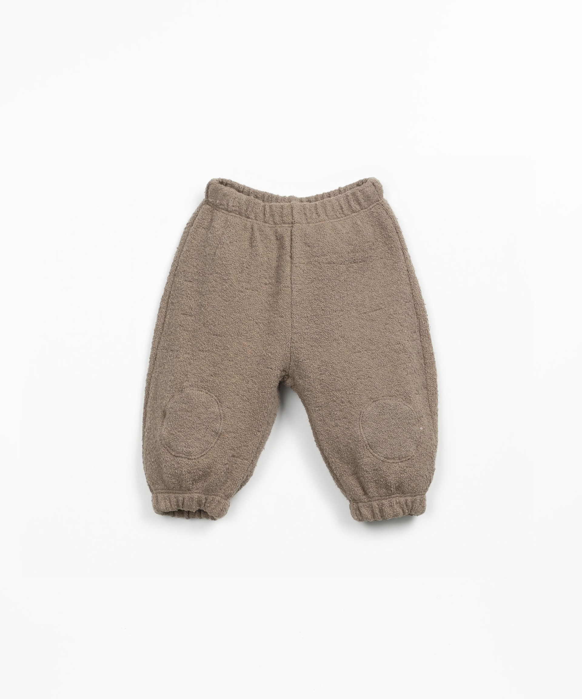 Pantalones de punto con detalle de pieza en la rodilla