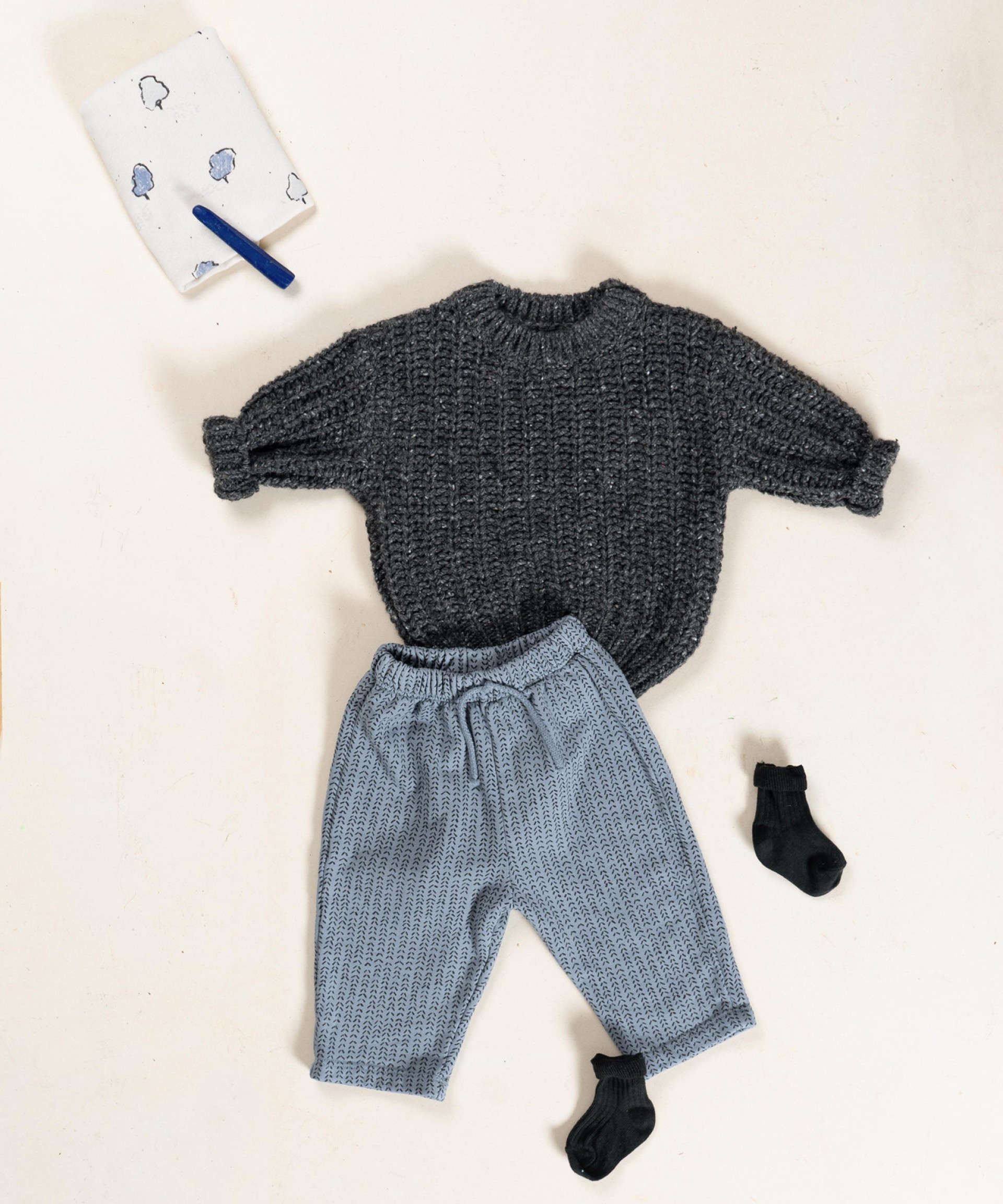 Pantalones de punto con cordn decorativo