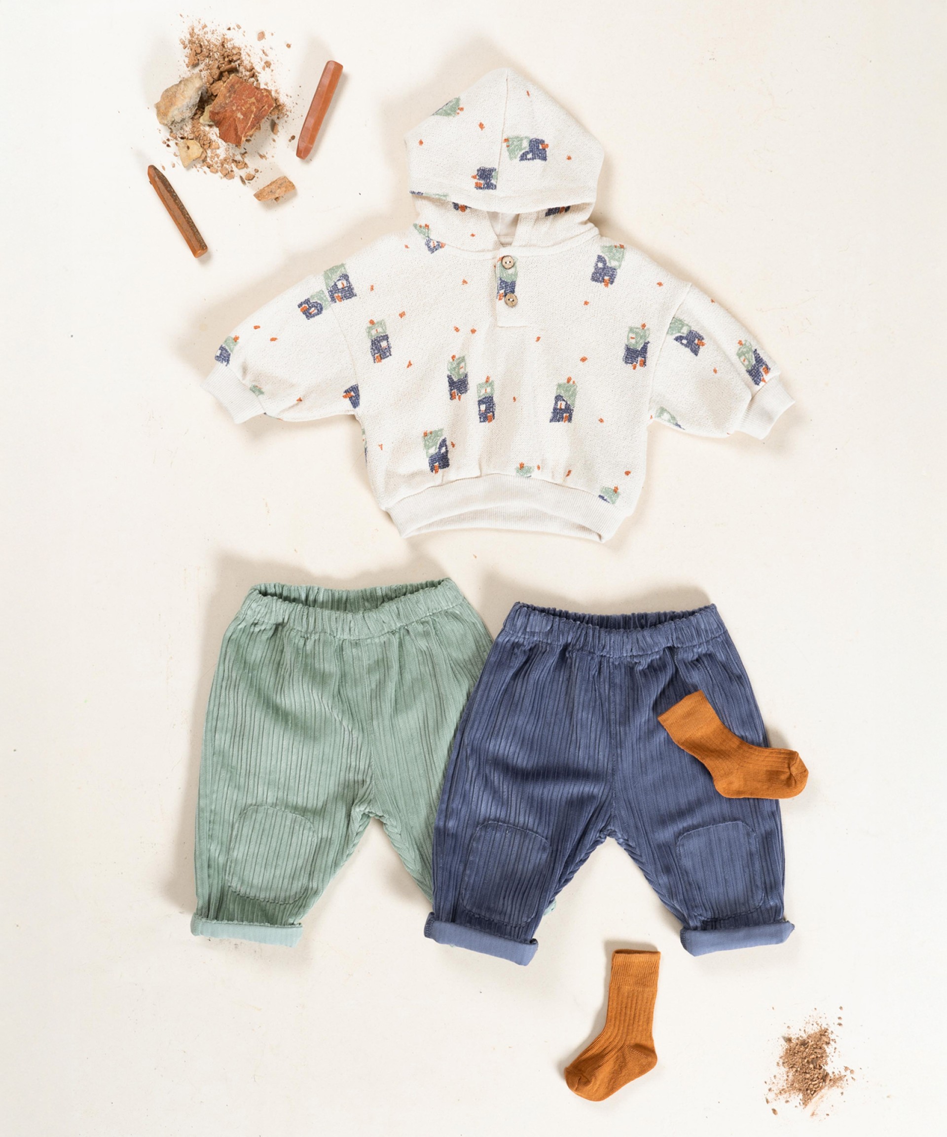 Pantaln de pana confeccionado con una mezcla de fibras naturales y recicladas