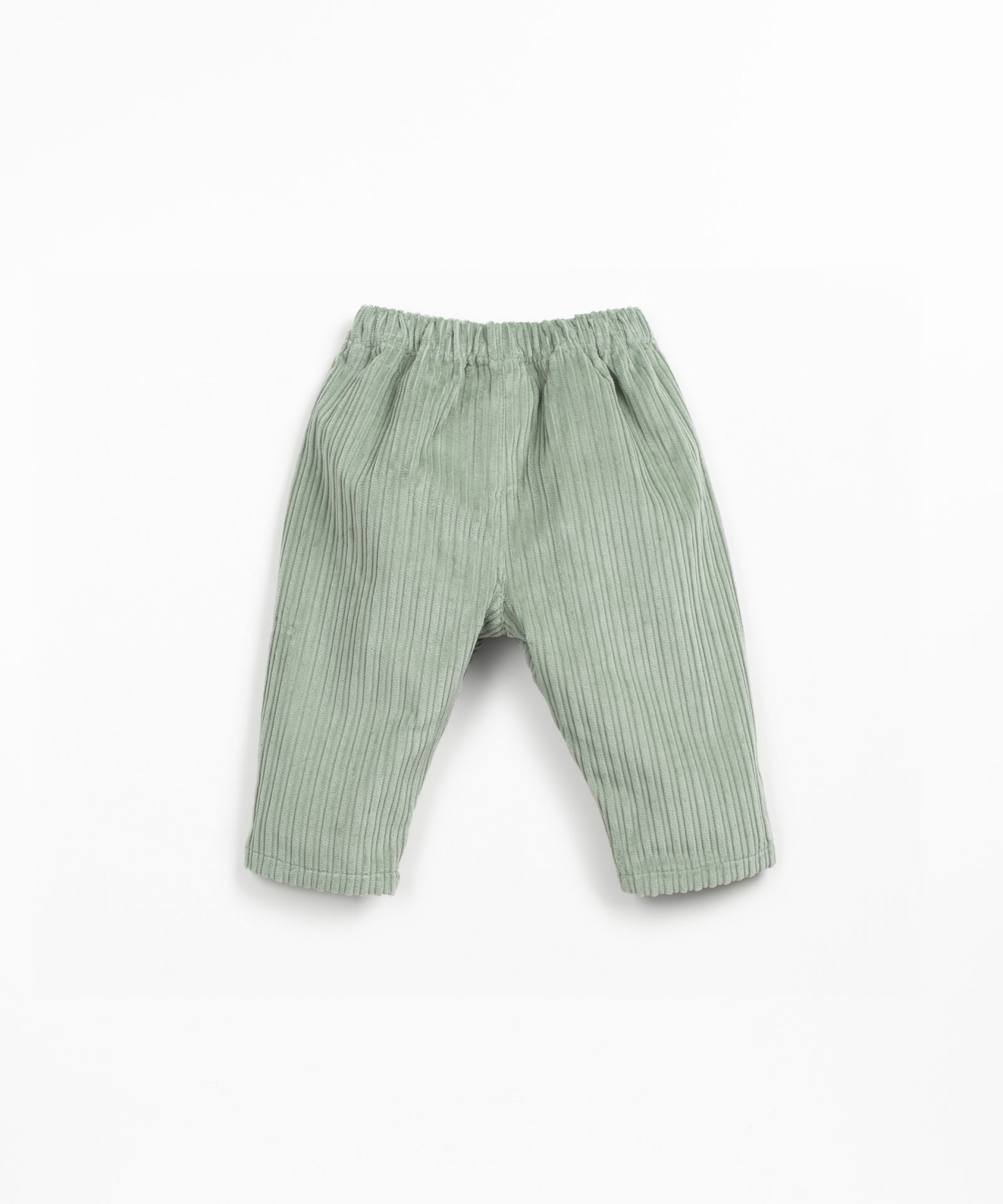 Pantaln de pana confeccionado con una mezcla de fibras naturales y recicladas