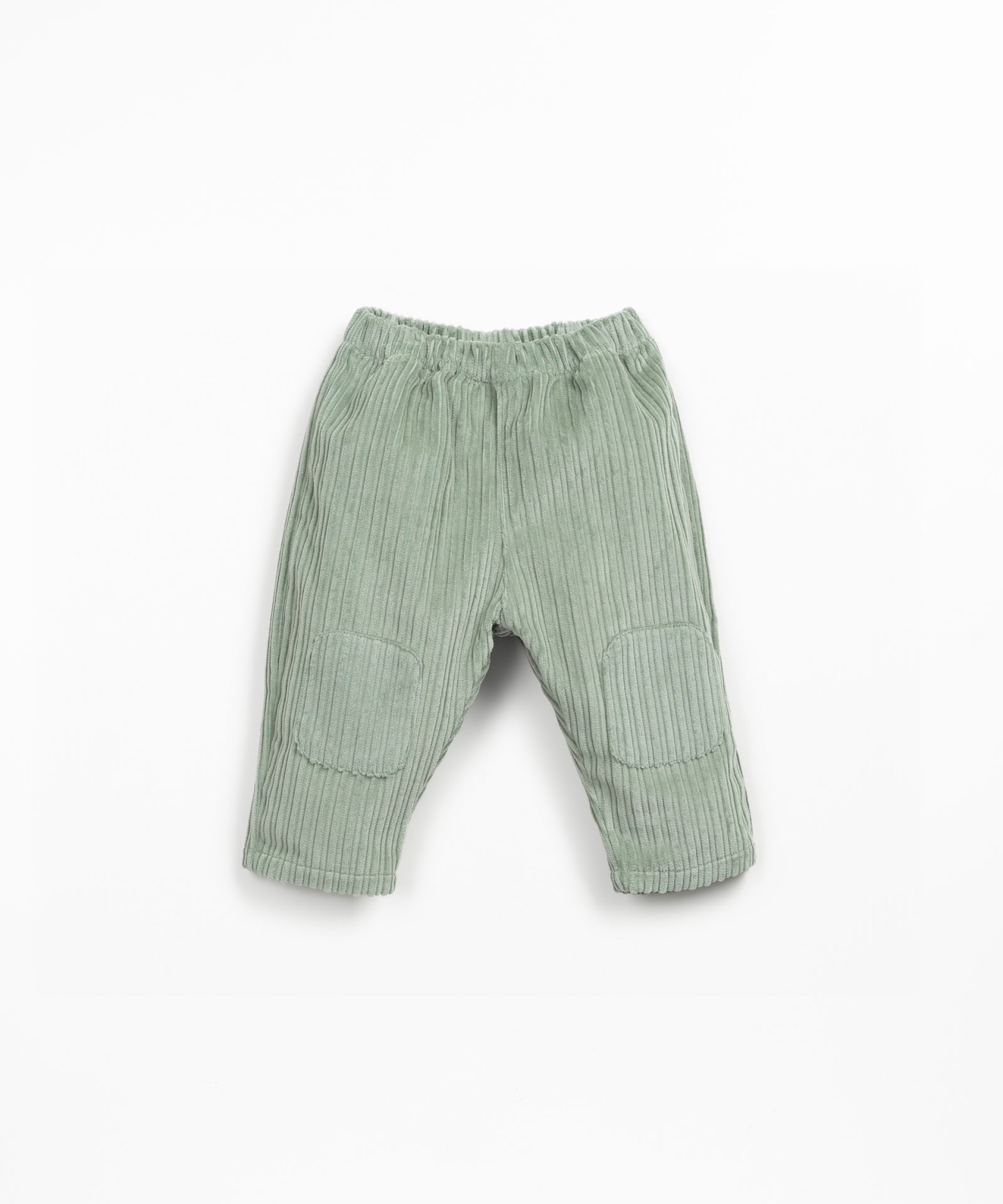 Pantaln de pana confeccionado con una mezcla de fibras naturales y recicladas