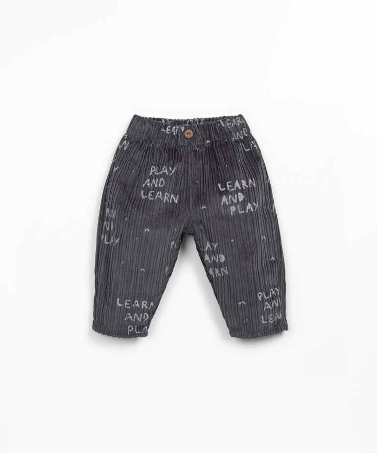 Pantaln de pana con estampado