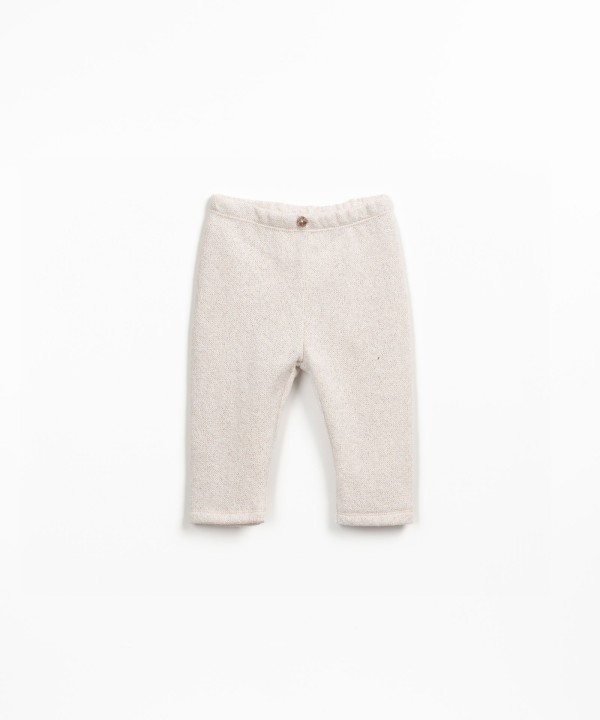 Leggings with a blend of natural and recycled fibers