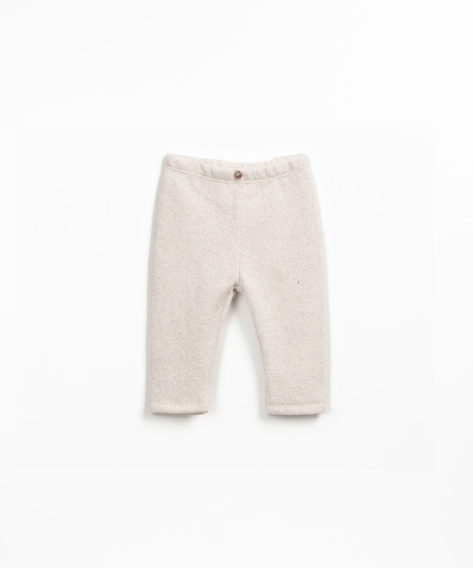 Knit leggings with decorative coconut button
