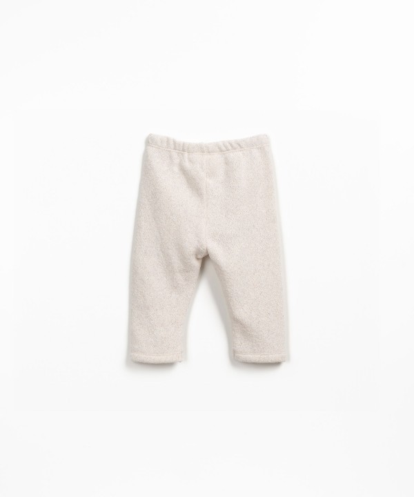 Leggings with a blend of natural and recycled fibers