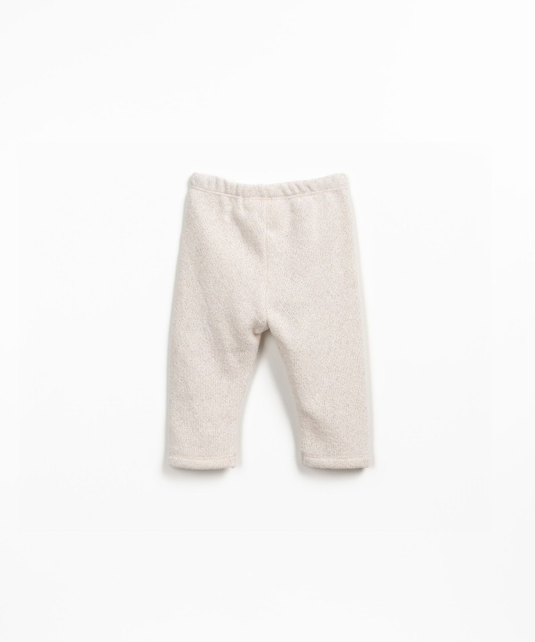 Leggings with a blend of natural and recycled fibers