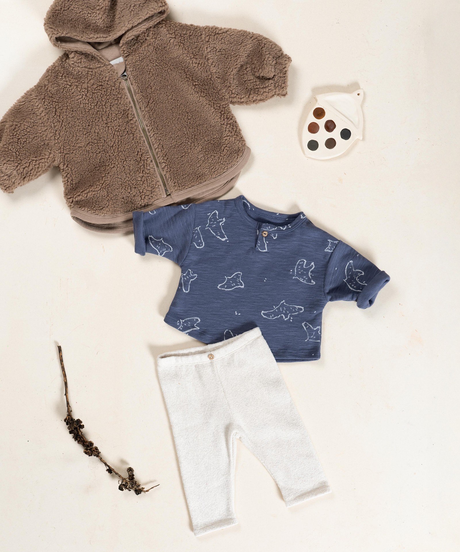 Leggings with a blend of natural and recycled fibers