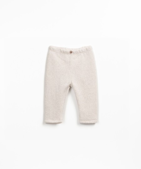 Leggings with a blend of natural and recycled fibers