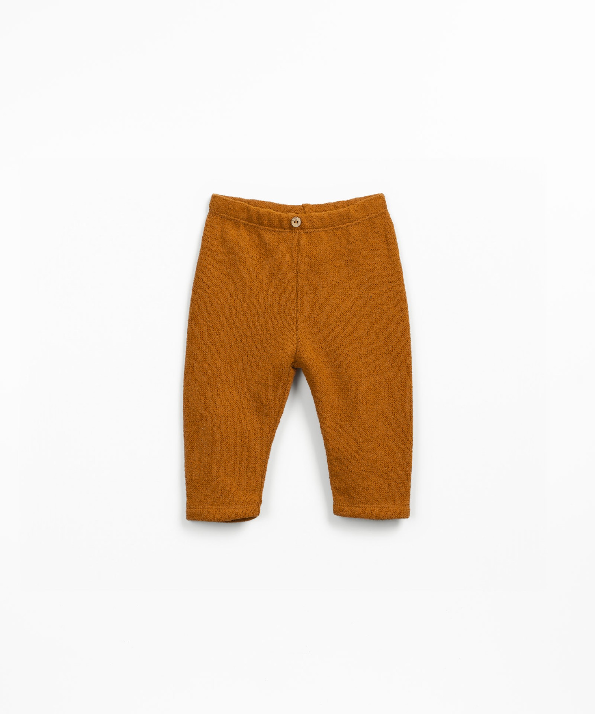 Knit leggings with decorative coconut button
