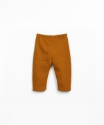 Knit leggings with decorative coconut button