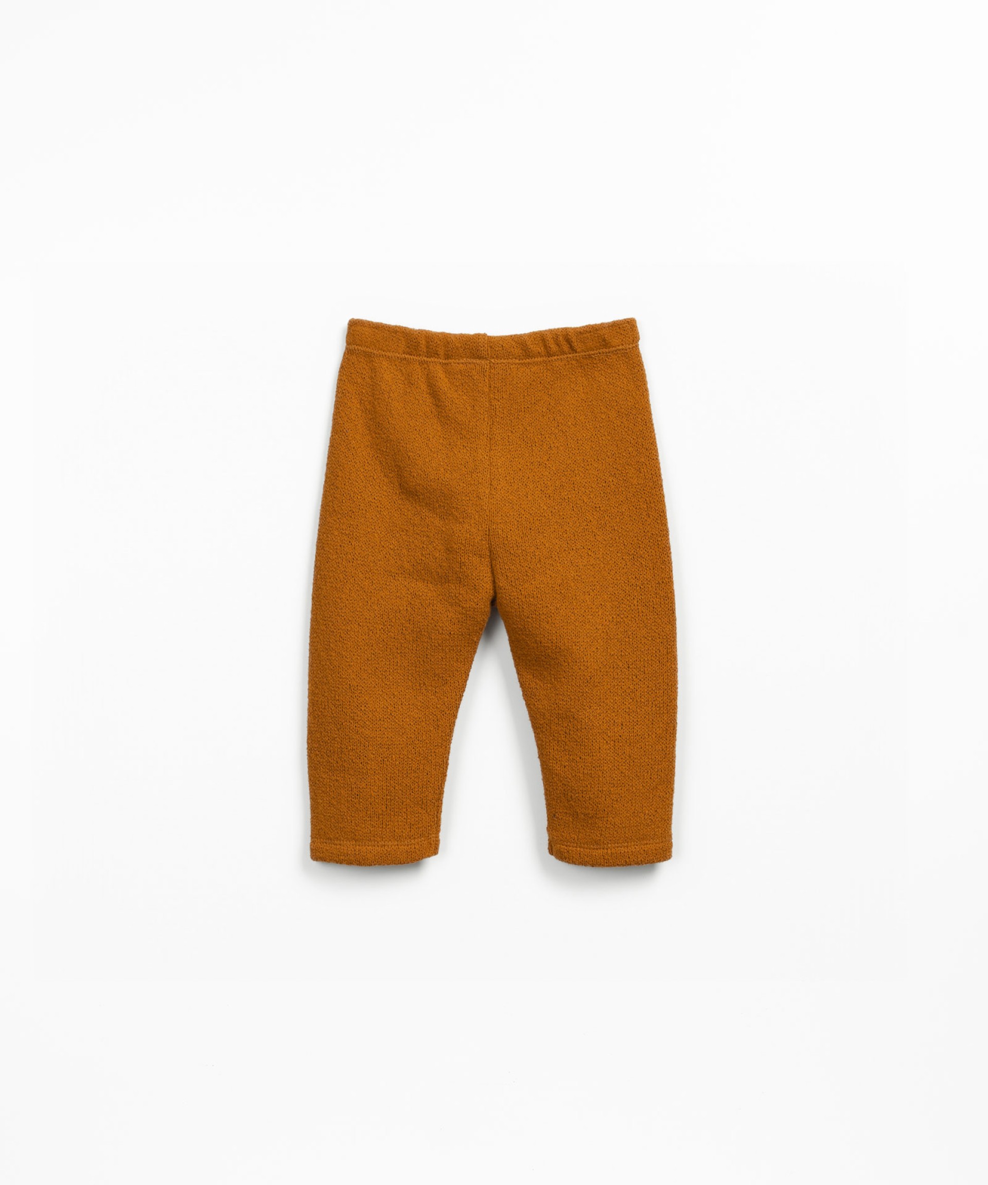 Knit leggings with decorative coconut button