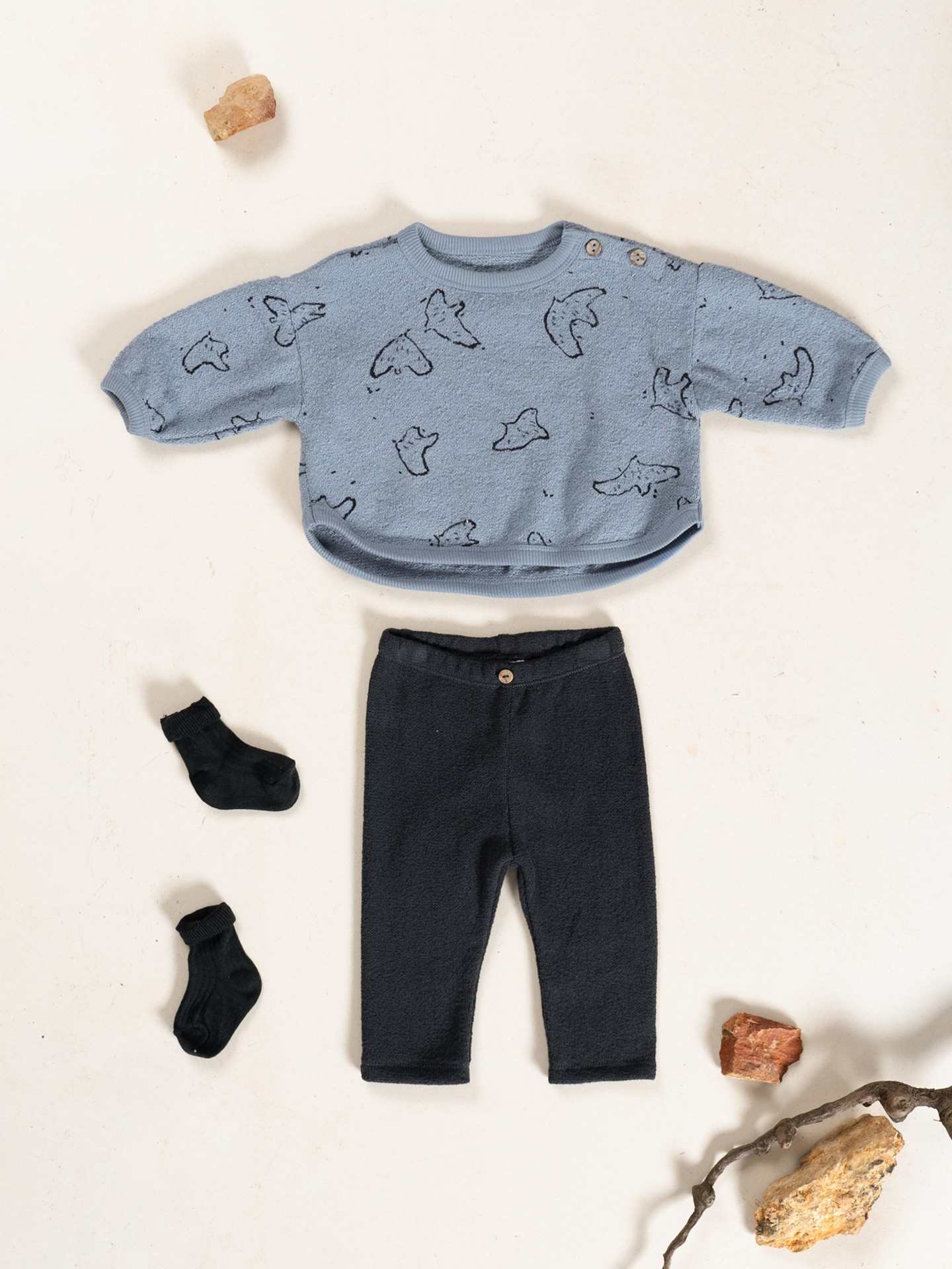 Leggings with a blend of natural and recycled fibers