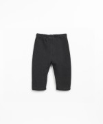 Knit leggings with decorative coconut button