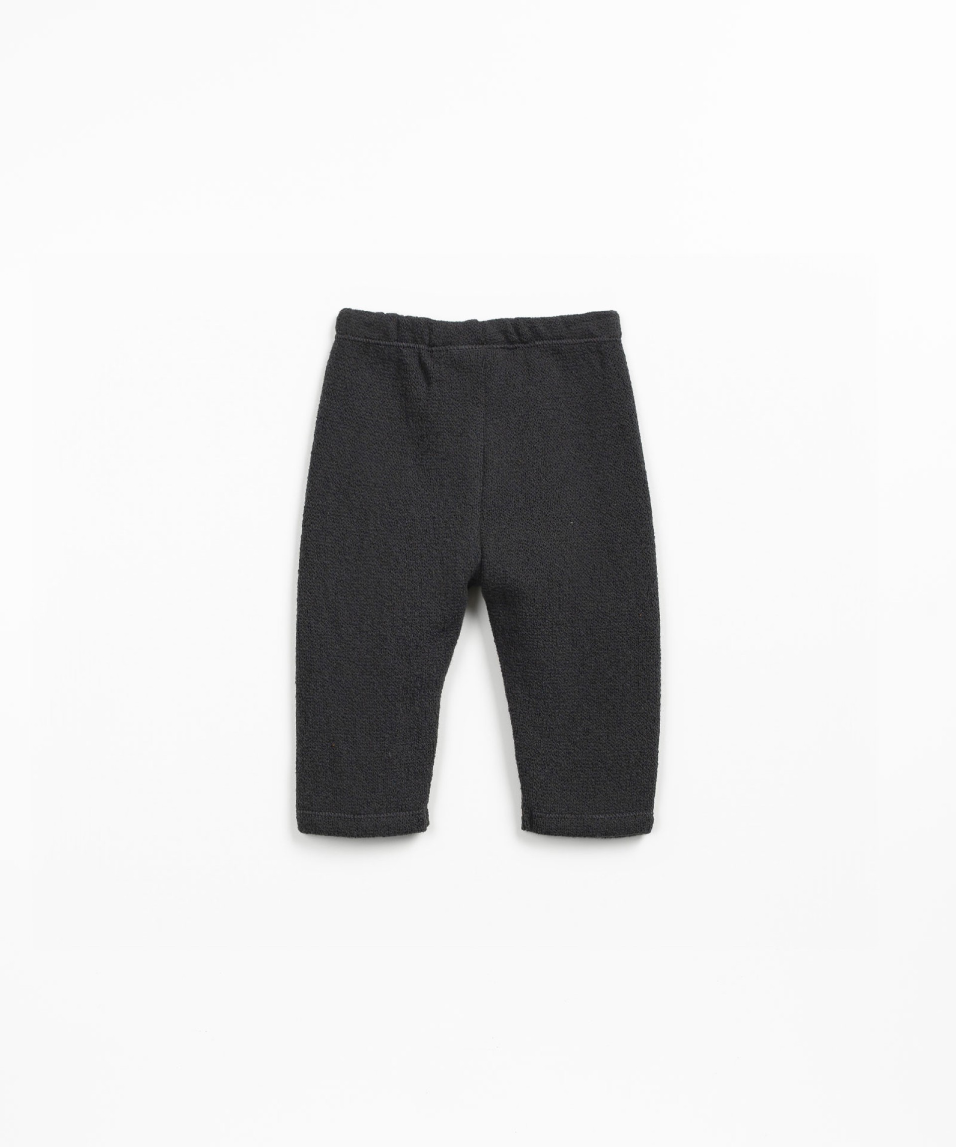 Knit leggings with decorative coconut button