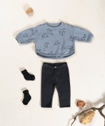 Knit leggings with decorative coconut button