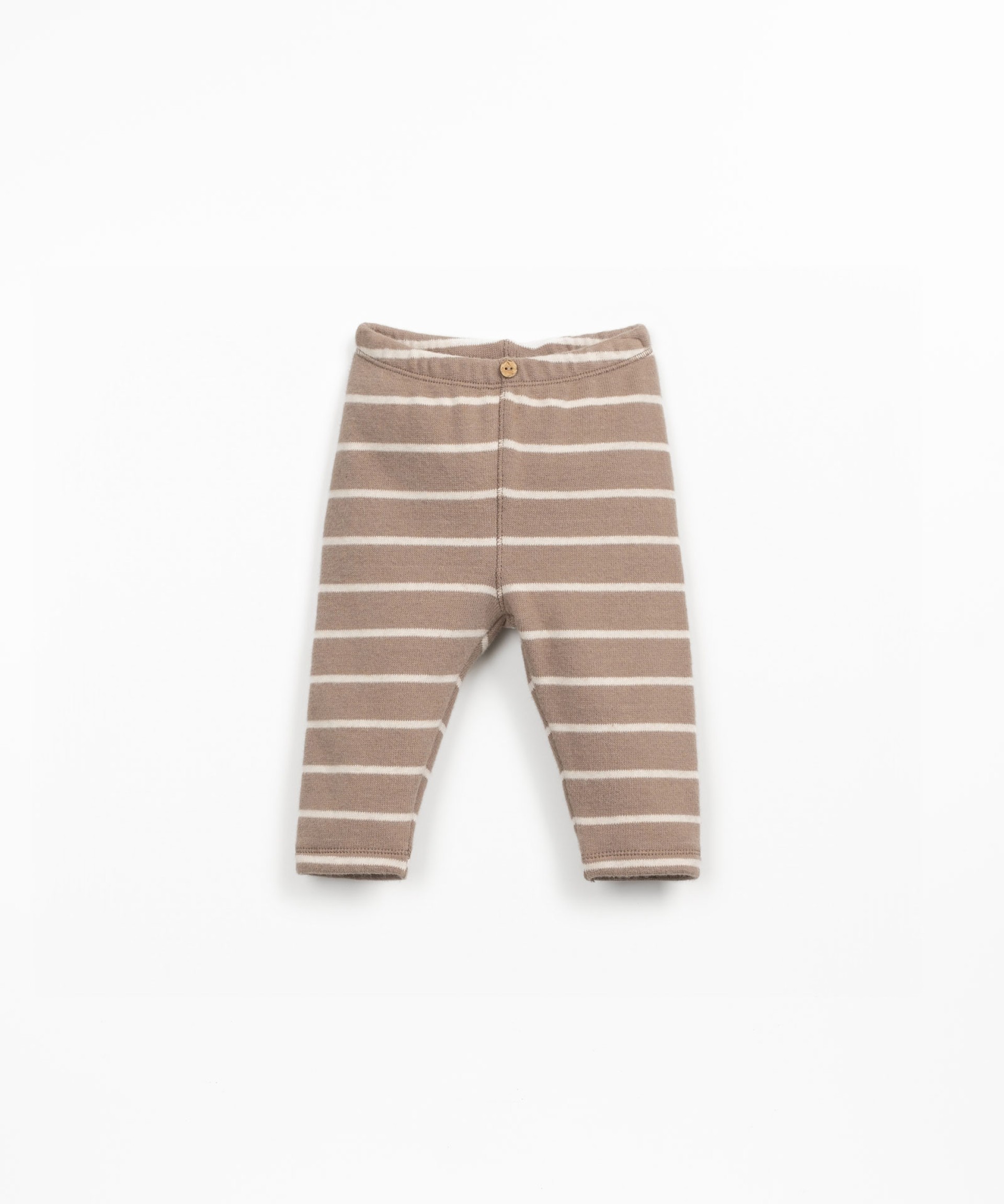 Leggings with decorative coconut button |
