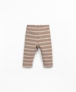 Leggings with decorative coconut button |
