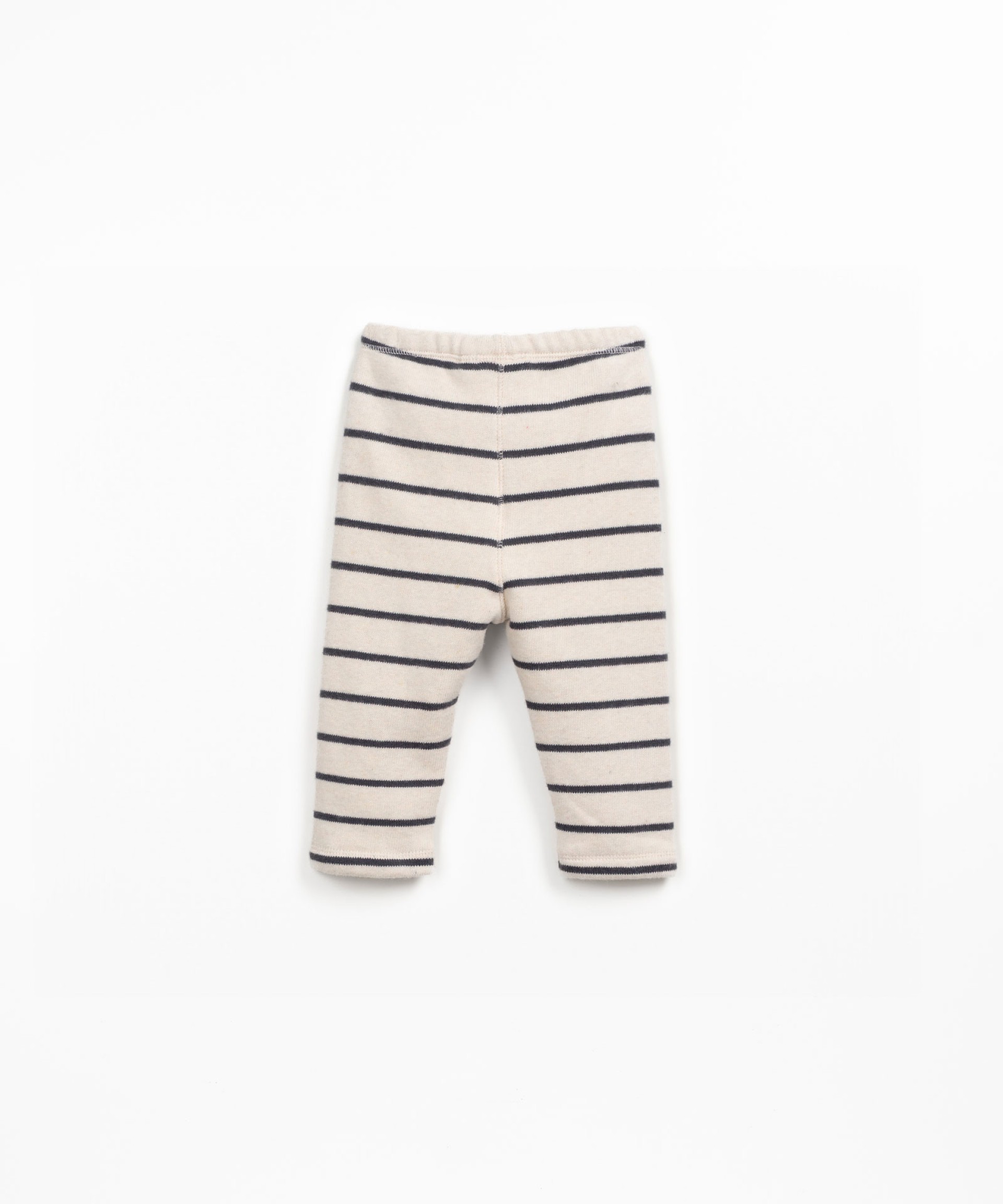 Leggings with decorative coconut button |