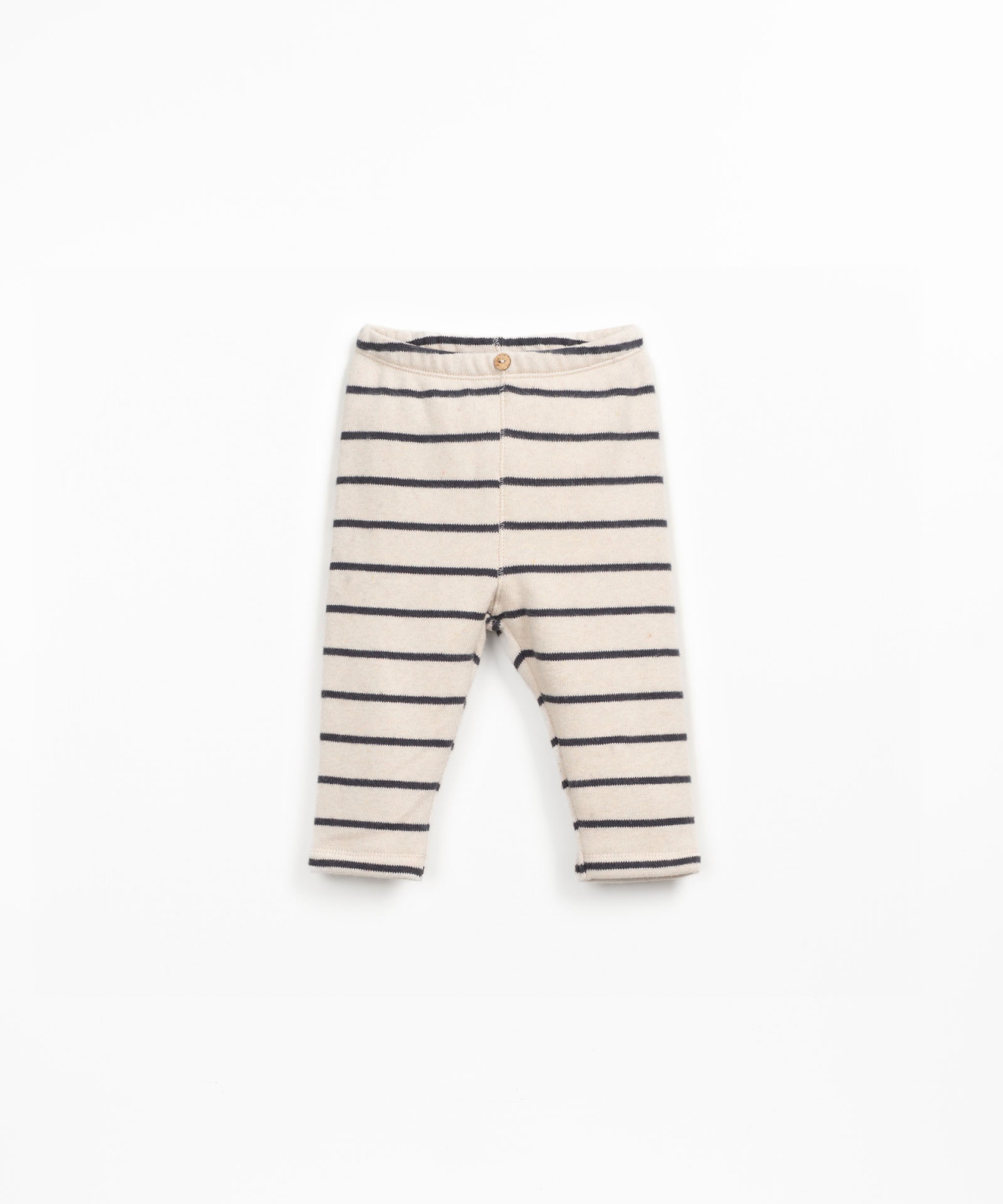 Leggings with decorative coconut button |