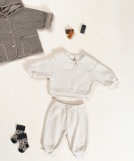 Knit sweater with collar