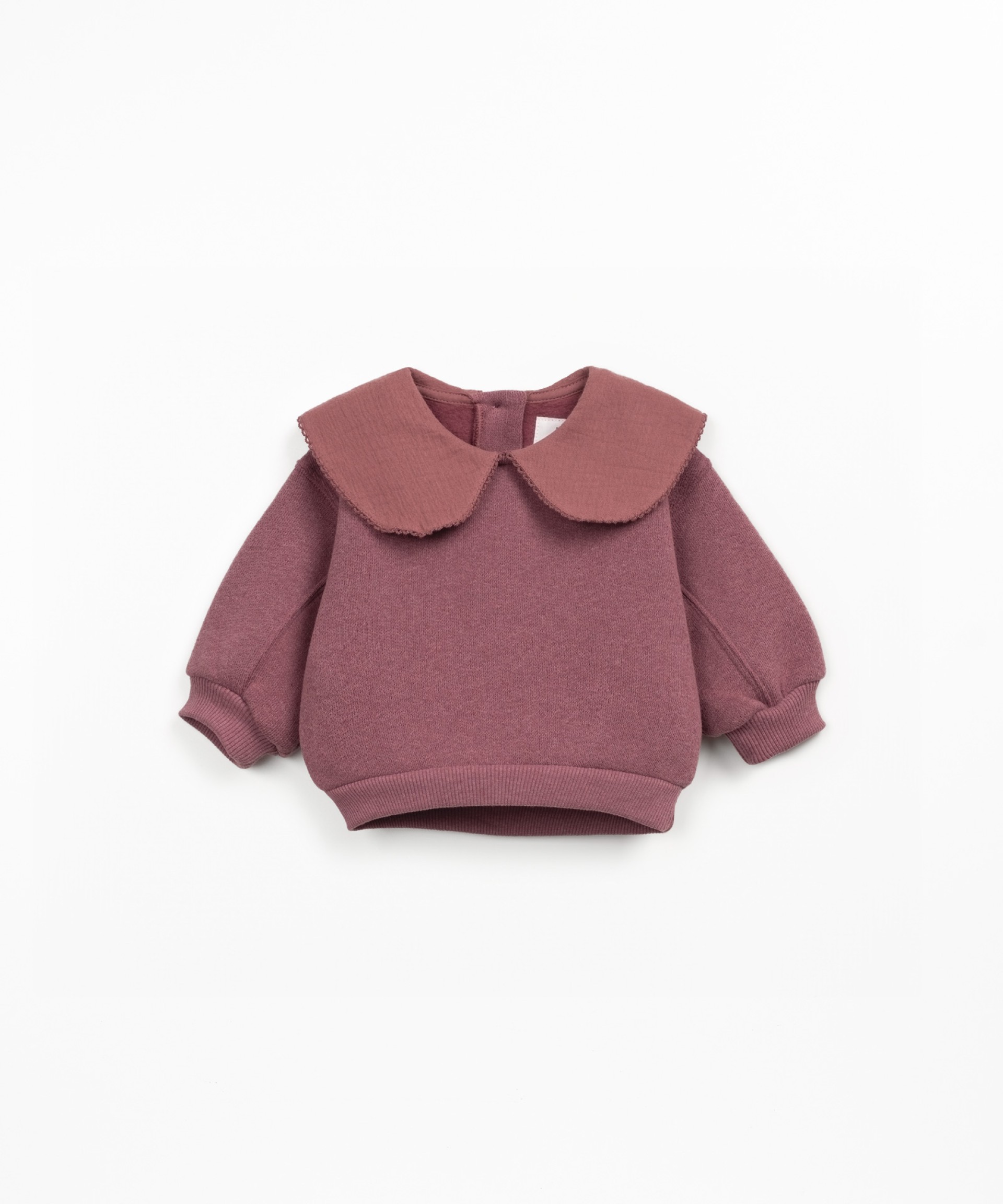 Knitted sweater with collar
