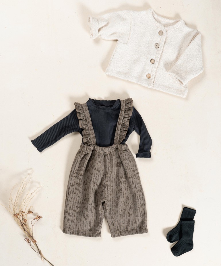 Knit cardigan with Re(play) yarn