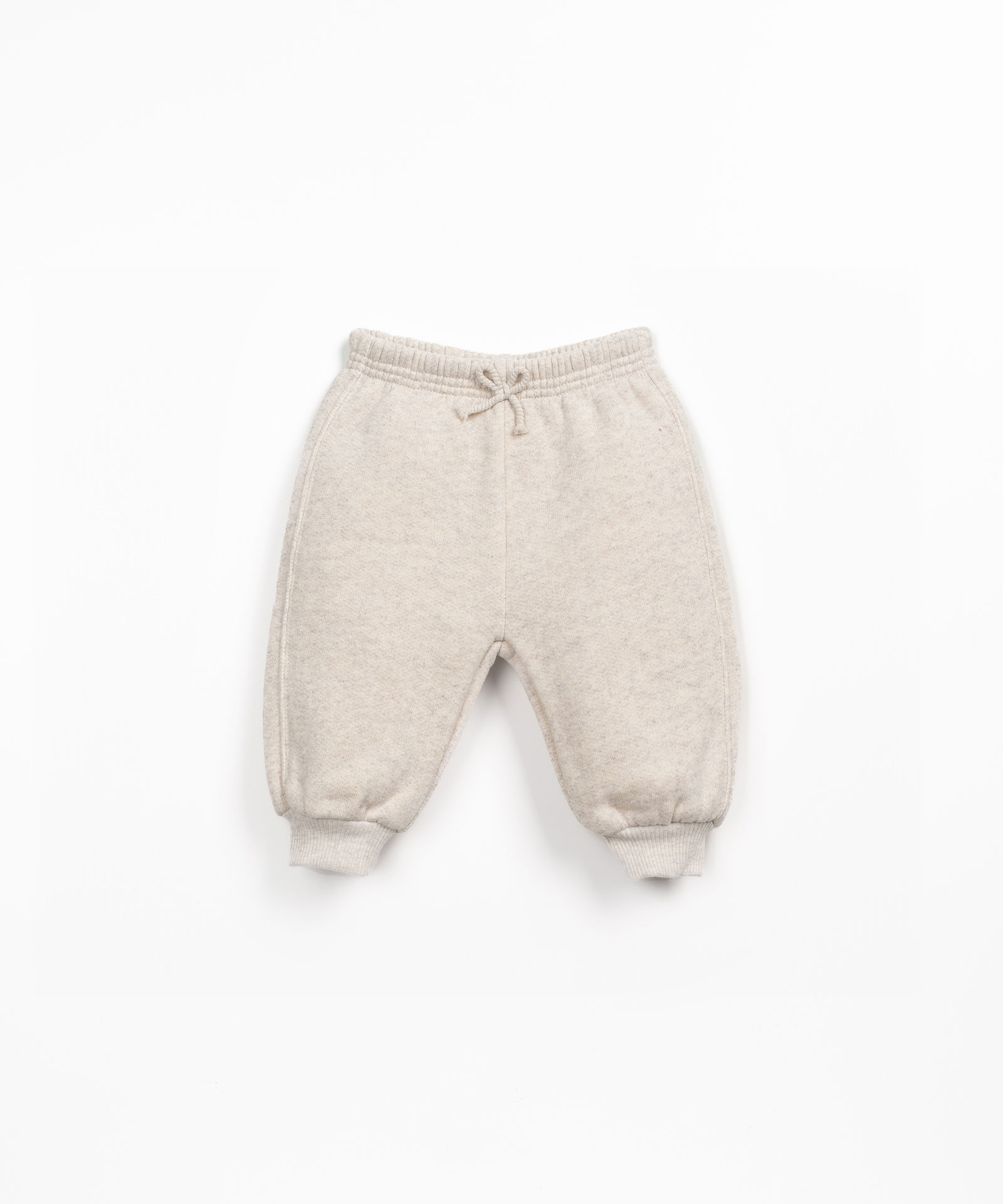 Calça de malha com mistura de fibras naturais e fibras recicladas
