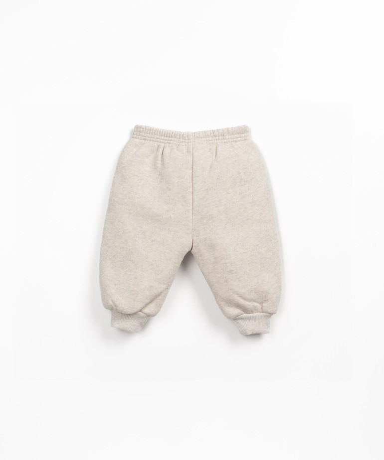 Pantalones de punto con mezcla de fibras naturales y recicladas