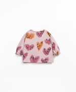 Sweater with heart print