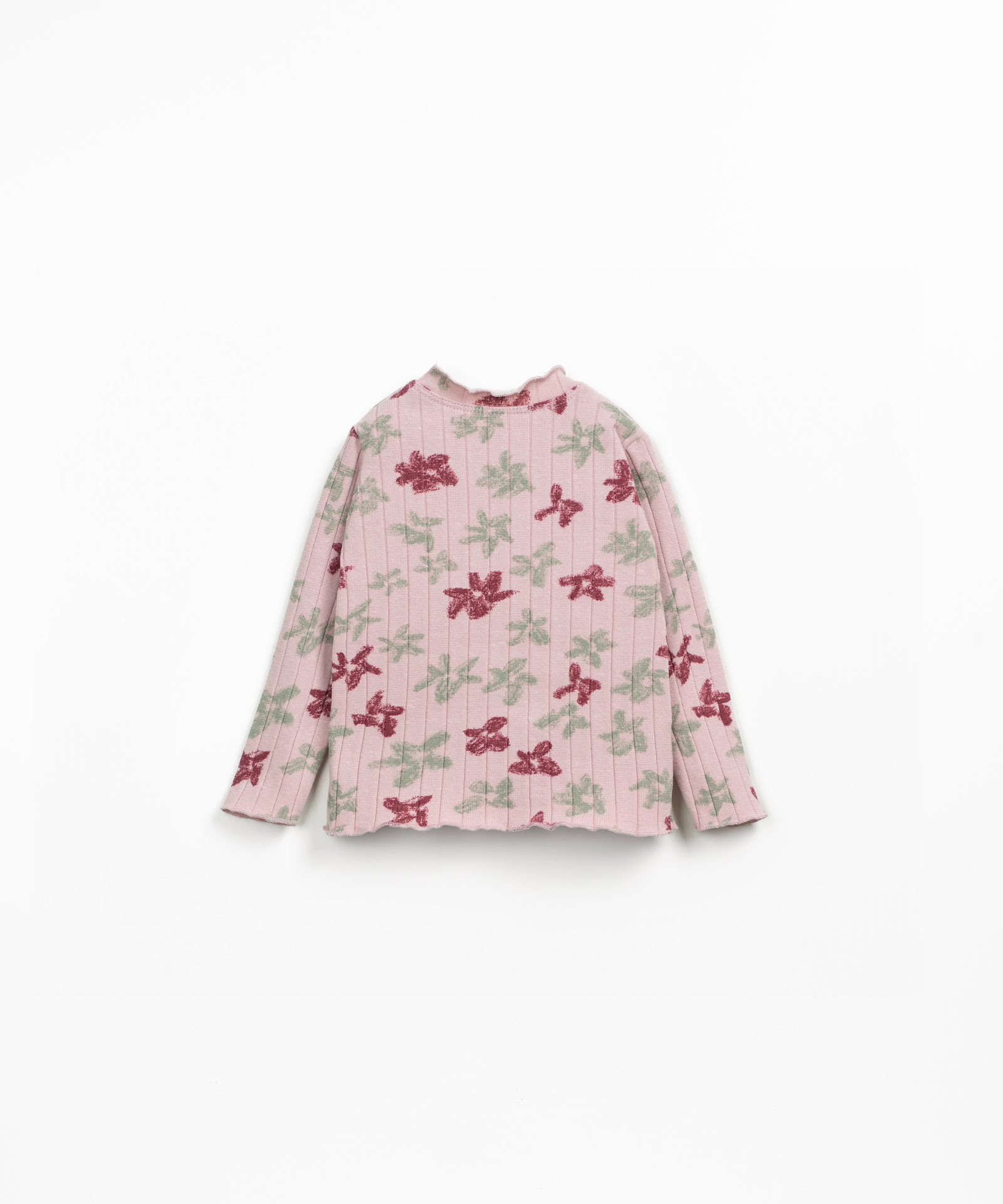 Knitted sweater with recycled fibers