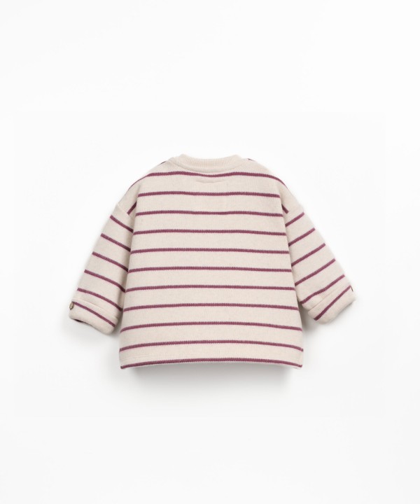 Pull ray� avec ouverture � l'�paule