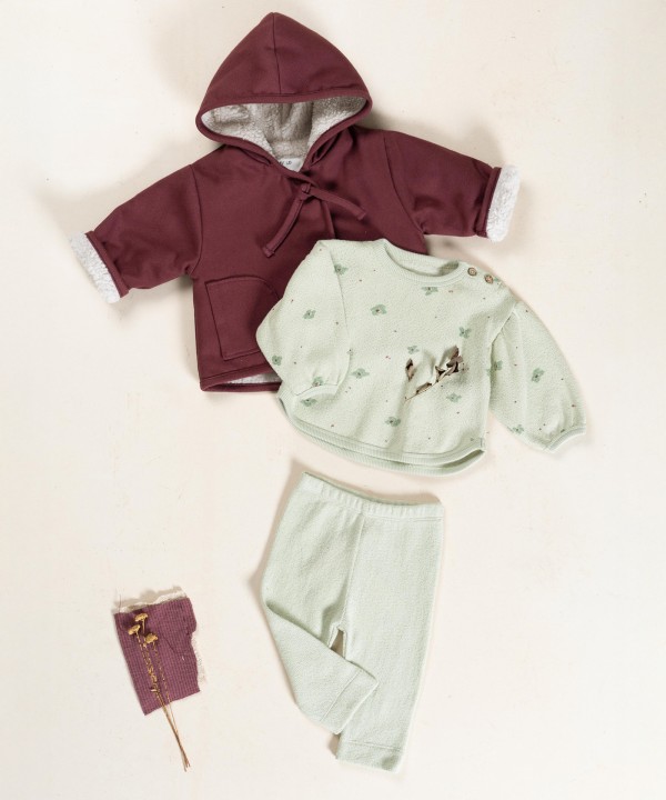 Knit sweatshirt with a blend of regenerative cotton and recycled cotton