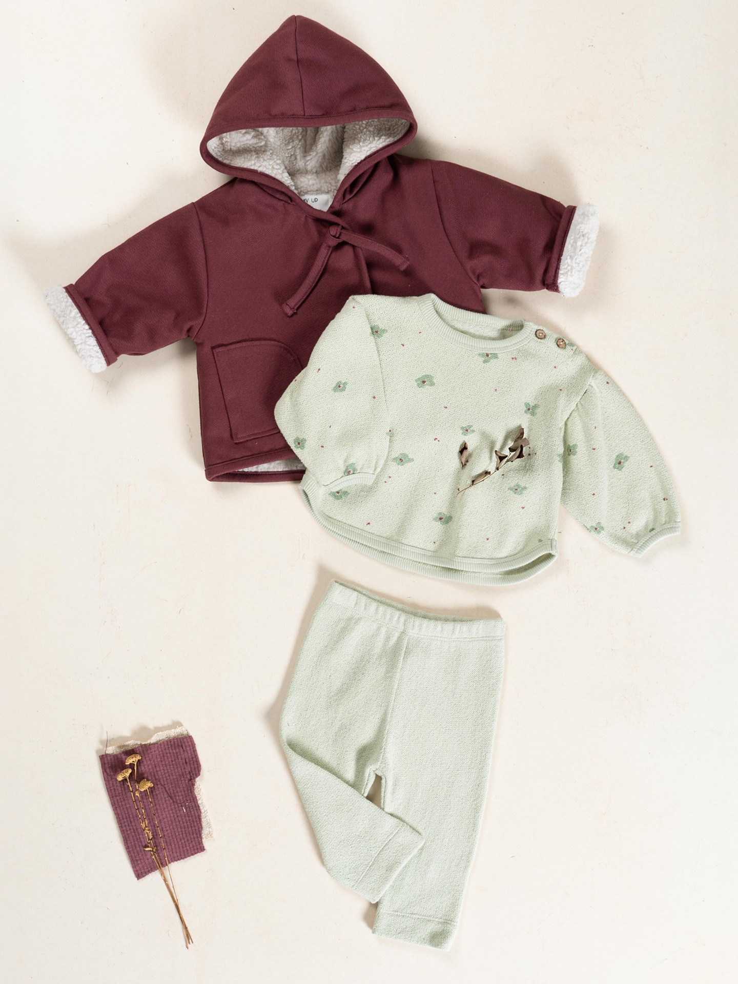 Knit sweatshirt with a blend of regenerative cotton and recycled cotton