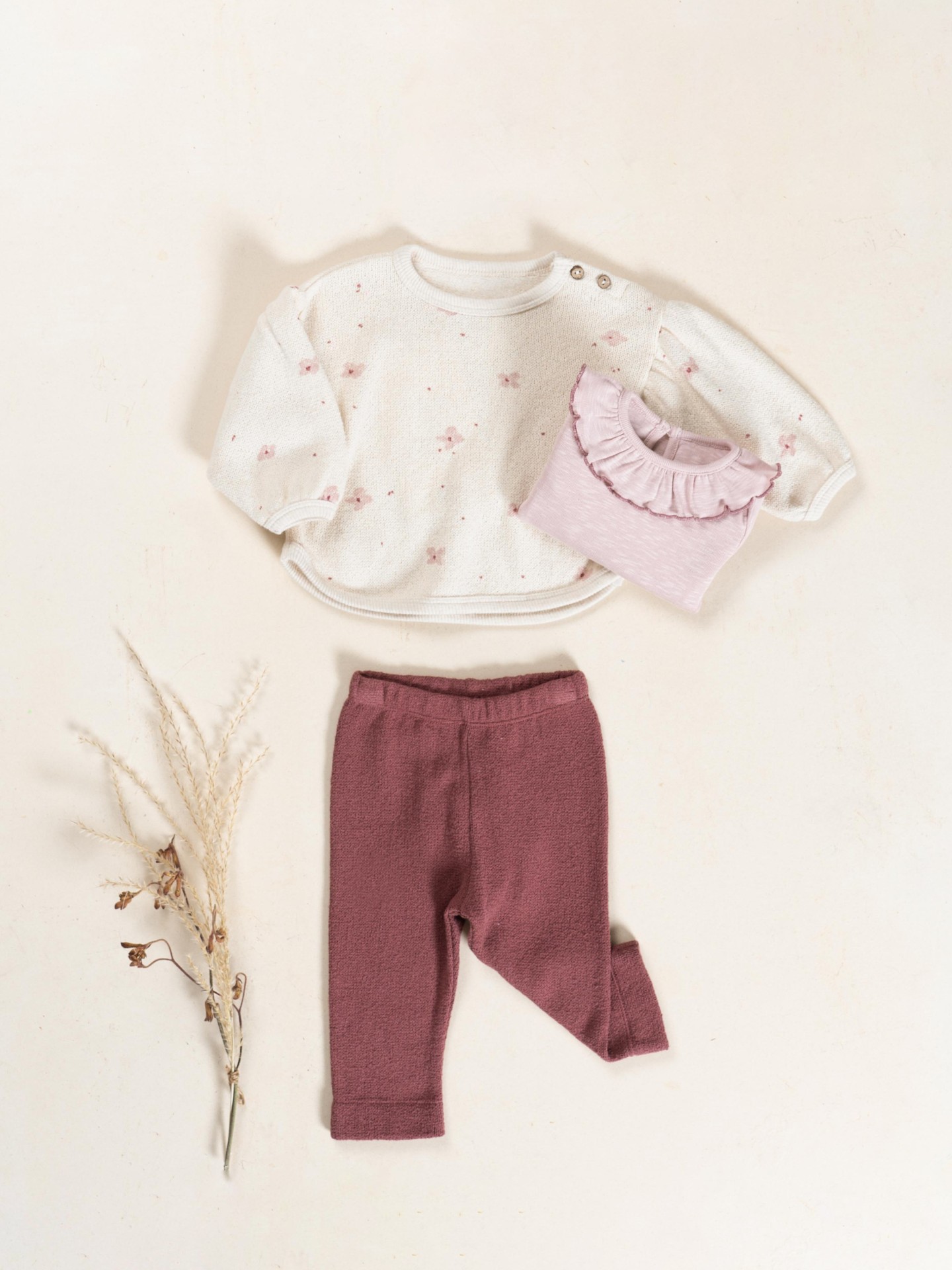 Knitted sweater with a blend of regenerative cotton and recycled cotton