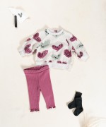 Sweater with heart print