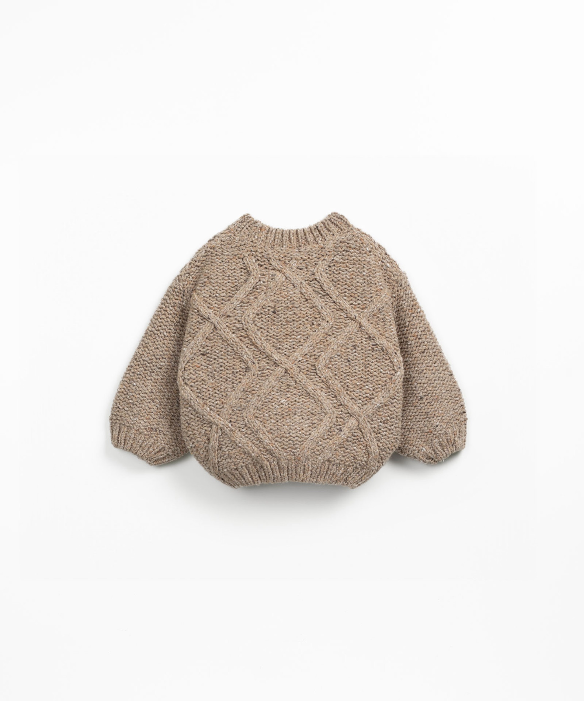 Knit sweater made from a blend of recycled wool, wool and viscose